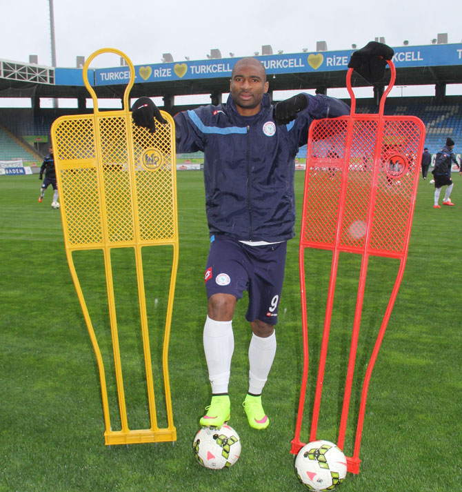 kweuke-rizesporlu-golcu.jpg kweuke-rizesporlu-golcu.jpg