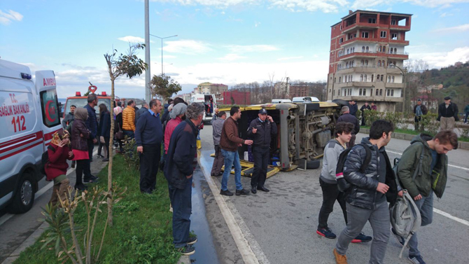 lastigi-patlayan-servis-minibusu-takla-atti,-ogrenciler-olumden-dondu.jpg