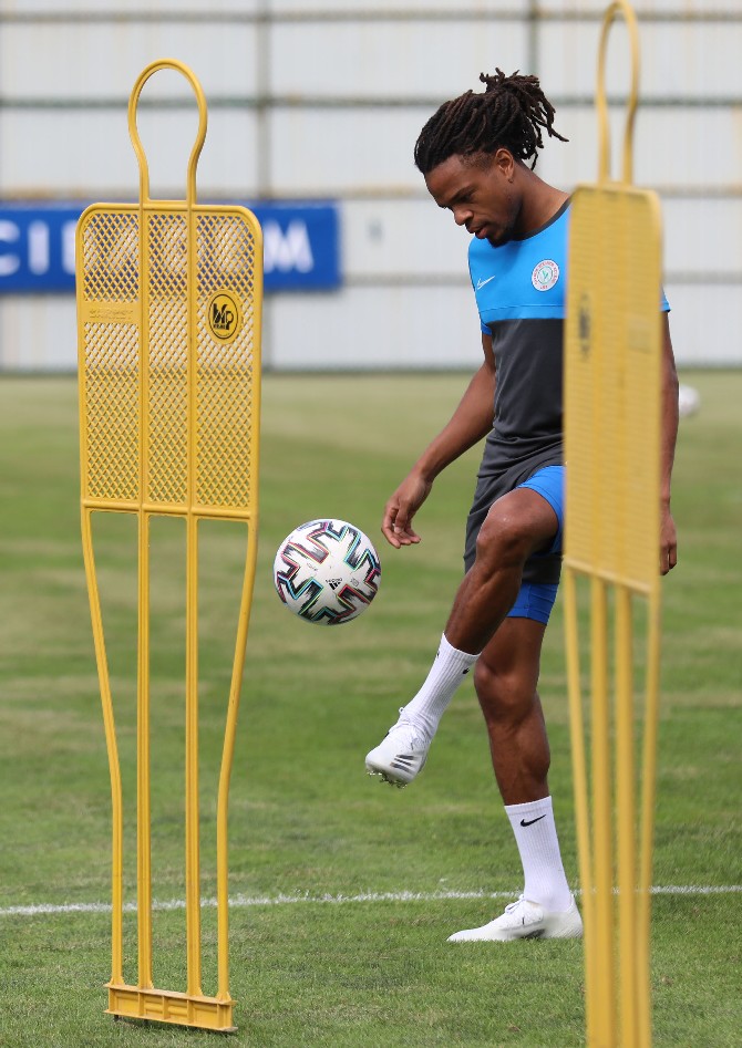 loic-remy-caykur-rizespor-antrenmani-(3).jpg