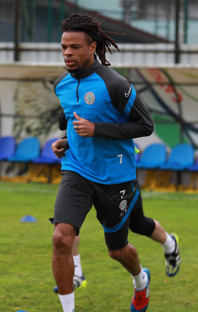 loic-remy-caykur-rizesporun-fransiz-golcusu-(3)-001.jpg