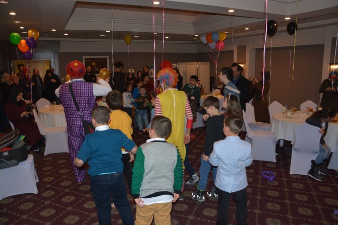 losemili-cocuklar-yilbasi-partisinde-eglendi-(11).jpg