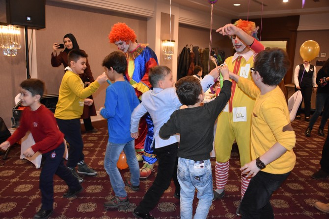 losemili-cocuklar-yilbasi-partisinde-eglendi-(7).jpg