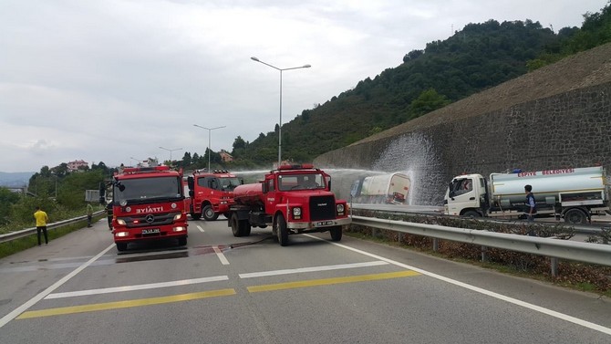 lpg-yuklu-tanker-kaza-yapti,-karadeniz-sahil-yolu-trafige-kapandi-(7).jpg