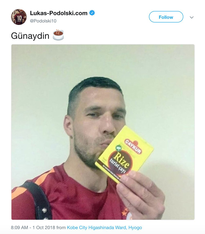 lukas-podolski,-yaptigi-cay-gorselli-paylasimla-fenerbahceye-gonderme-yapti.jpg