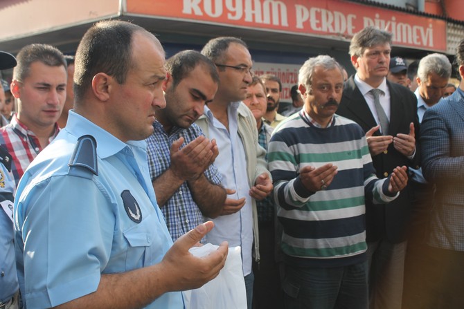 lutfi-mert-kahyaoglu-hayatini-kaybeden-genc-polisin-cenazesi-ailesine-teslim-edildi-(2).jpg