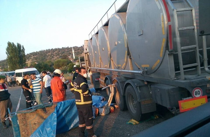 manisada-trafik-kazasi-15-olu-2.jpg manisada-trafik-kazasi-15-olu-2.jpg