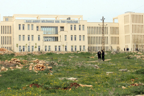 mardin-artuklu-universitesinde-ihale-catismasi-1-olu,-4-yarali-1.jpg