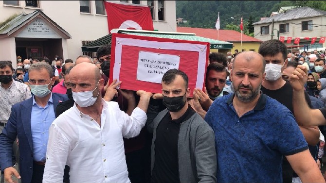 mardinde-trafik-kazasinda-olen-uzman-cavus-mustafa-demirbasin-cenazesi-memleketi-trabzonda-defnedildi-4.jpg