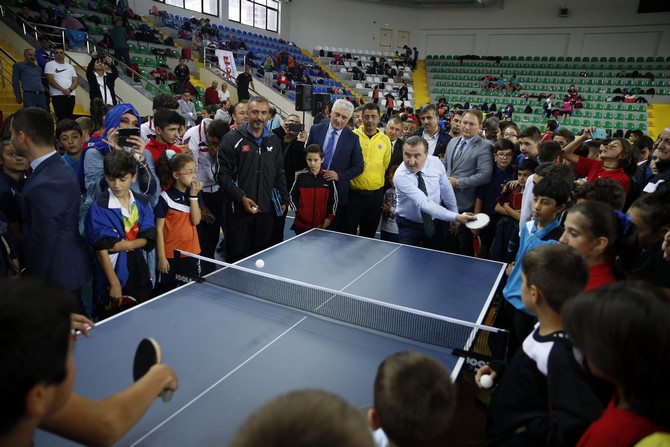 masa-tenisi-turkiye-sampiyonasi-rizede-basladi.-acilis-bakan-osman-askin-baktan-(1).jpg