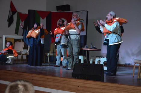 mavi-marmara-saldirisi-cayeli’nde-sahneye-tasindi--11.jpg mavi-marmara-saldirisi-cayeli’nde-sahneye-tasindi--11.jpg