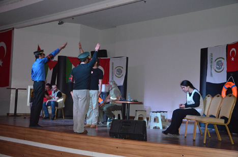 mavi-marmara-saldirisi-cayeli’nde-sahneye-tasindi--12.jpg mavi-marmara-saldirisi-cayeli’nde-sahneye-tasindi--12.jpg