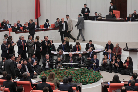 meclis’te-oturma-eylemi-13.jpg meclis’te-oturma-eylemi-13.jpg