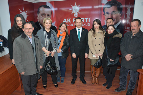 mehmet-atalay,-ak-parti-rozetini-takarak-siyasete-adim-atti-6.jpg