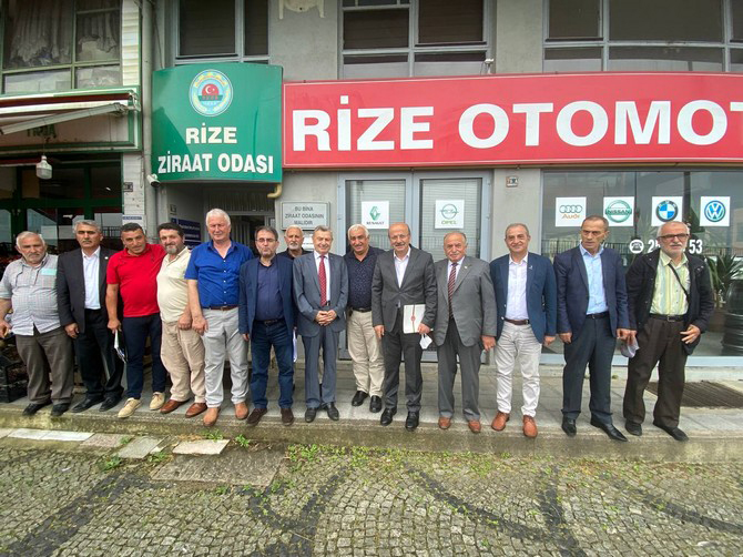 mehmet-bekaroglu-beraberinde-il-baskani-saltuk-deniz-ve-merkez-ilce-baskani-necati-topaloglu-ile-birlikte-rize-ziraat-odasi-baskanligini-ziyaret-etti-2.jpg