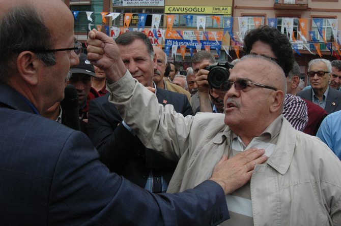 mehmet-bekarogluna-vatandas-tepkisi-1-001.jpg mehmet-bekarogluna-vatandas-tepkisi-1-001.jpg