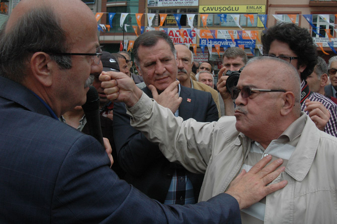 mehmet-bekarogluna-vatandas-tepkisi-5.jpg mehmet-bekarogluna-vatandas-tepkisi-5.jpg