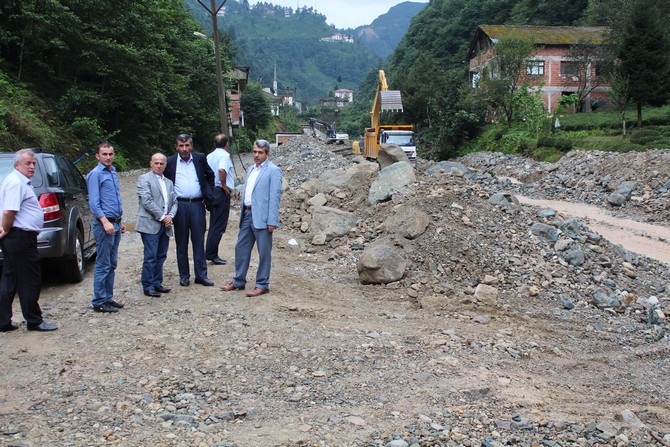 mehmet-kazanci-afet-bolgesinde-incelemede-(8).jpg