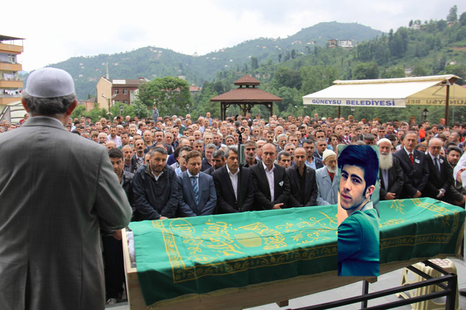 mehmet-mesut-kara-guneysuda-defnedildi3.jpg mehmet-mesut-kara-guneysuda-defnedildi3.jpg