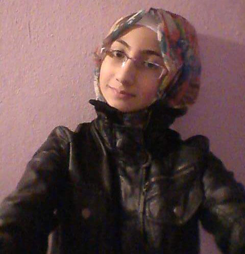 melisa-coraloglu-namaz-kilarken-soba-kurbani-oldu.jpg