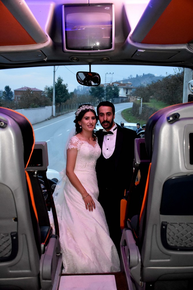 meltem-kurt-gelinlikle-otobus-soforlugu-yapti-(14).jpg