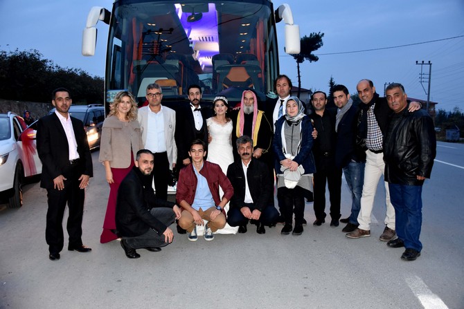 meltem-kurt-gelinlikle-otobus-soforlugu-yapti-(16).jpg