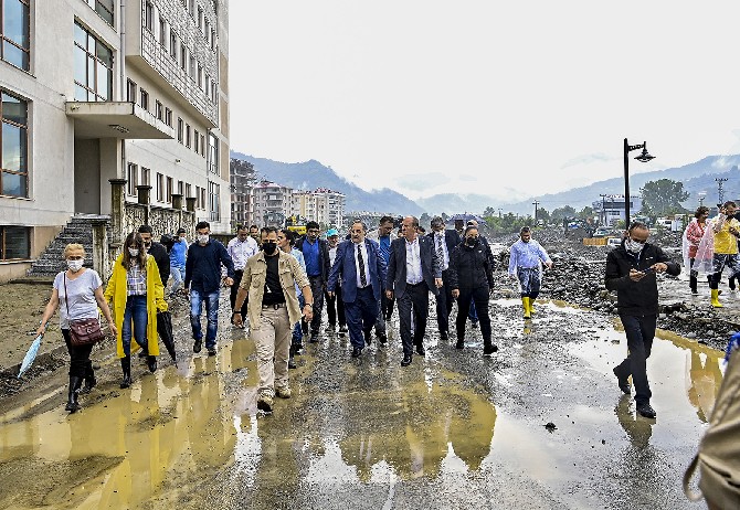 memleket-partisi-genel-baskani-ince-sel-ve-heyelanlarin-yasandigi-rize-ile-artvini-ziyaret-etti-2-001.jpg