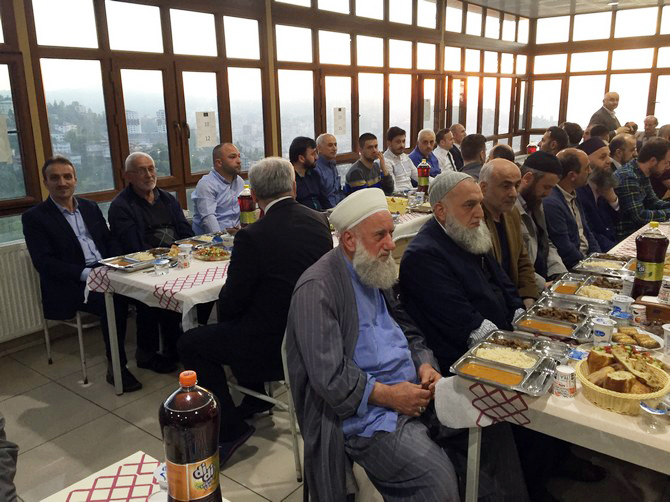 merhum-zavendikli-mustafa-yildiz-hoca-efendinin-kurucusu-oldugu-rize-irsad-vakfinin-geleneksel-iftar-programinin-69.’su-duzenlendi-(15).jpg