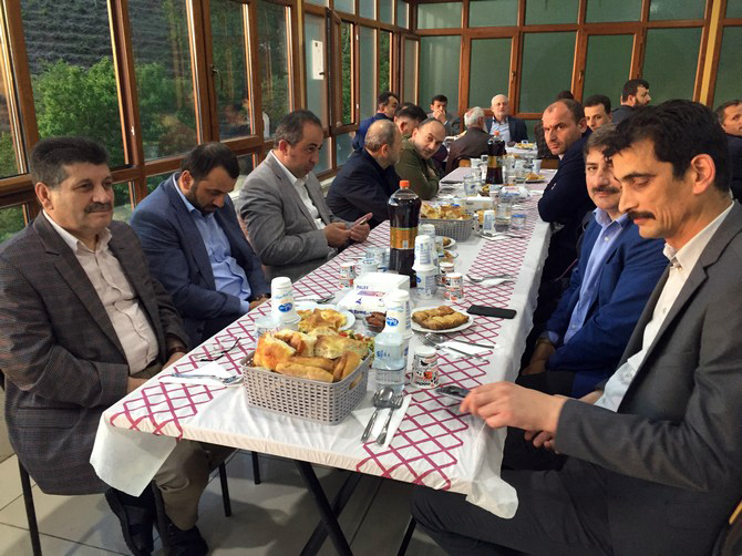 merhum-zavendikli-mustafa-yildiz-hoca-efendinin-kurucusu-oldugu-rize-irsad-vakfinin-geleneksel-iftar-programinin-69.’su-duzenlendi-(4).jpg