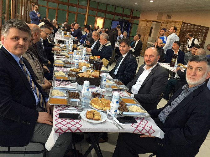 merhum-zavendikli-mustafa-yildiz-hoca-efendinin-kurucusu-oldugu-rize-irsad-vakfinin-geleneksel-iftar-programinin-69.’su-duzenlendi-(9).jpg