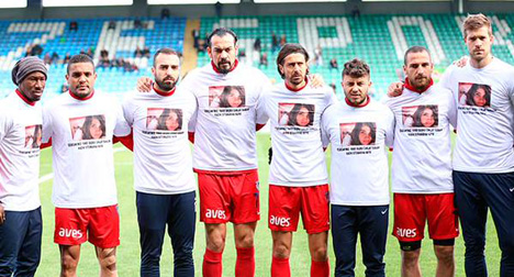 mersin-iyli-futbolculardan-ozgecan-tisortu.jpg mersin-iyli-futbolculardan-ozgecan-tisortu.jpg