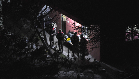 mersinde-bosanma-tartismasi-kanli-bitti-2-olu,-2-yarali-4.jpg mersinde-bosanma-tartismasi-kanli-bitti-2-olu,-2-yarali-4.jpg