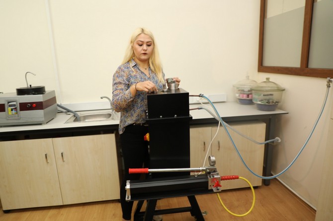 merve-calis-rteulu-yuksek-lisans-ogrencisinden-yerli-uretim-laboratuvar-cihazi-(2)-001.jpg