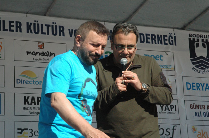 mesut-yar-turku-soyledi-karadenizliler-costu-1.jpg mesut-yar-turku-soyledi-karadenizliler-costu-1.jpg