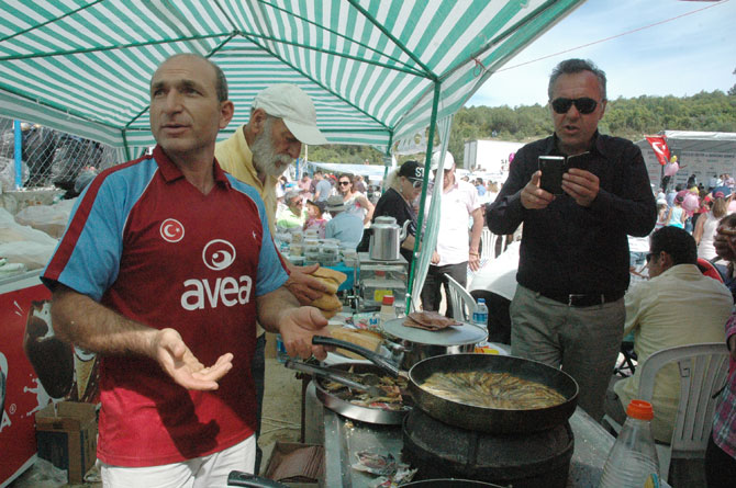 mesut-yar-turku-soyledi-karadenizliler-costu-10.jpg mesut-yar-turku-soyledi-karadenizliler-costu-10.jpg