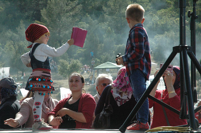 mesut-yar-turku-soyledi-karadenizliler-costu-12.jpg mesut-yar-turku-soyledi-karadenizliler-costu-12.jpg