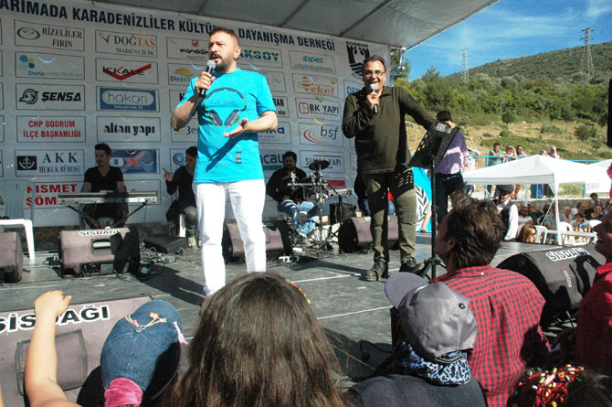 mesut-yar-turku-soyledi-karadenizliler-costu-2.jpg mesut-yar-turku-soyledi-karadenizliler-costu-2.jpg