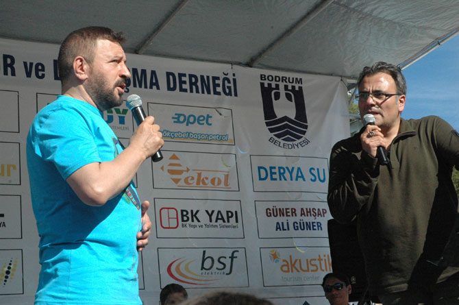 mesut-yar-turku-soyledi-karadenizliler-costu-3.jpg mesut-yar-turku-soyledi-karadenizliler-costu-3.jpg