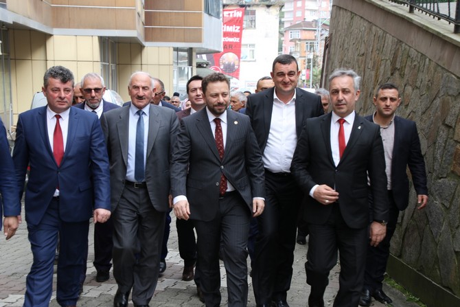 milletvekili-avci,-belediye-baskani-samangul-ve-belediye-baskan-adayi-yildiz,-derepazari’nda-yerel-secim-calismalari-kapsaminda-esnafi-ziyaret-etti-(5).jpg