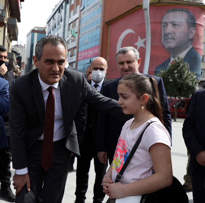 milli-egitim-bakani-mahmut-ozer-rizede-2.jpg