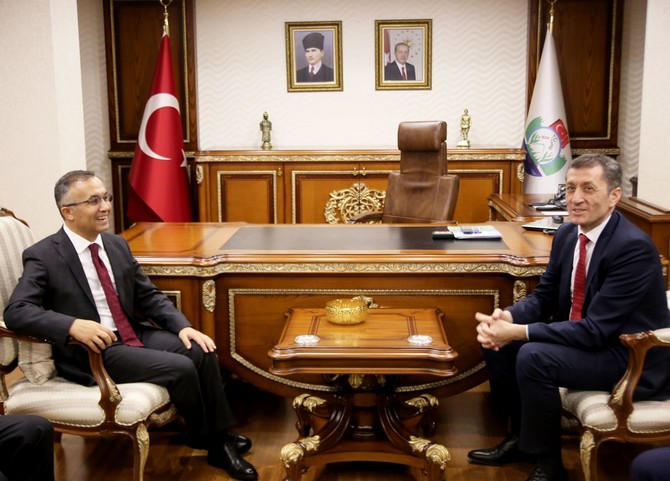 milli-egitim-bakani-ziya-selcuk,-rize-valisi-ceberi-ziyaret-etti-(4).jpg