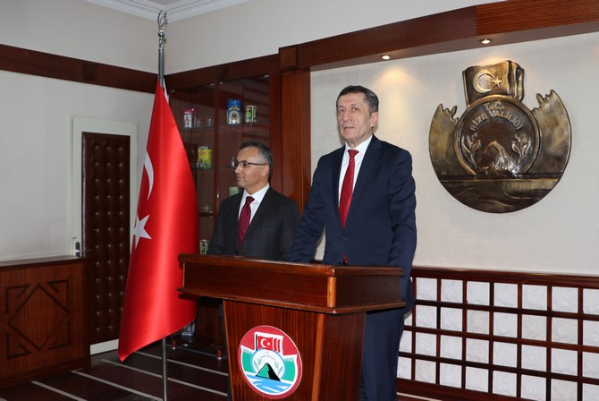 milli-egitim-bakani-ziya-selcuk-rizede-(5)-001.jpg