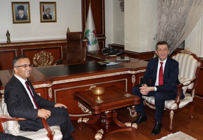 milli-egitim-bakani-ziya-selcuk-rizede-(9)-002.jpg