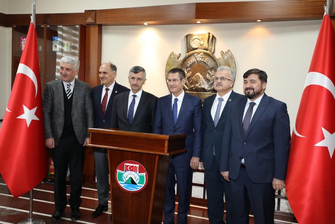 milli-savunma-bakani-nurettin-canikli,-rize-valiligini-ziyaret-ederek-vali-erdogan-bektastan-bilgi-aldi-(3).jpg