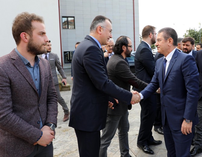 milli-savunma-bakani-nurettin-canikli-rize-recep-tayyip-erdogan-universitesinde-duzenlenen-18.-siyaset-akademisinin-acilis-torenine-katildi-(9).jpg