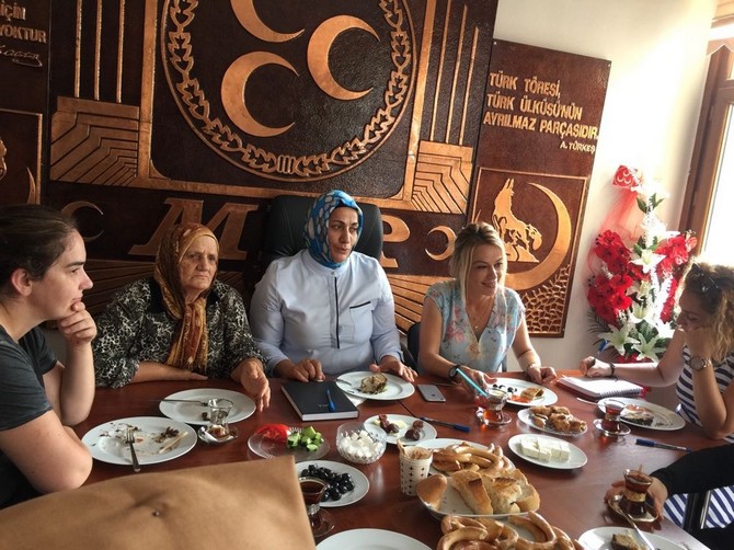 milliyetci-hareket-partisi-rize-il-kadin-kollari-sabah-kahvaltisinda-bir-araya-geldi-(3).jpg