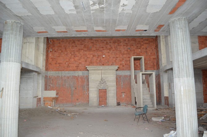 mimarisi-kiliseye-benzetilen-camiye-halktan-tepki-(5).jpg