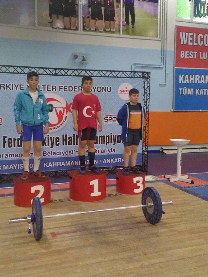 minikler-ferdi-turkiye-halter-sampiyonasinda-rizeli-minik-halterciler-turkiye-sampiyonu-ve-3.su-oldu-(13).jpg