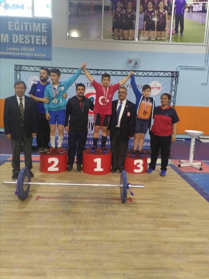 minikler-ferdi-turkiye-halter-sampiyonasinda-rizeli-minik-halterciler-turkiye-sampiyonu-ve-3.su-oldu-(5).jpg