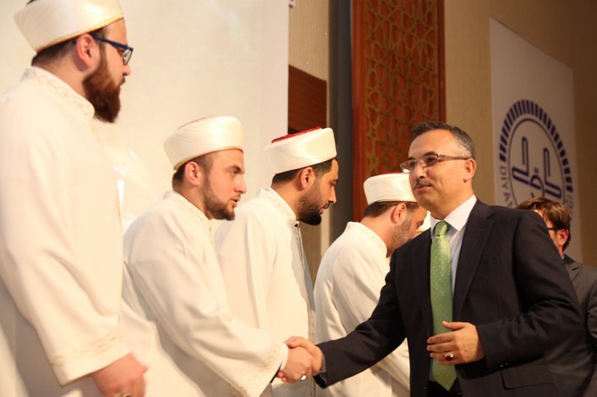 muftu-yusuf-karali-dini-yuksek-ihtisas-merkezi-8.-donem-mezunlarini-verdi-(1).jpg