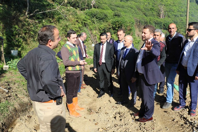 muhammed-avci,-elmali,-erenkoy,-yemislik-koylerini-kapsayan-icme-suyu-projesi-kapsaminda-yapilan-calismalari-yerinde-inceledi-(1).jpg